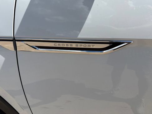 Used 2025 Volkswagen Atlas Cross Sport SE FWD image 10