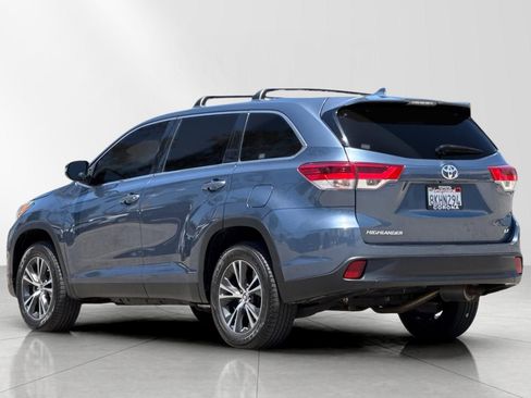 Used 2019 Toyota Highlander Plus FWD image 6