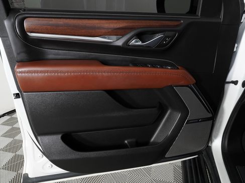 Used 2023 GMC Yukon Denali Ultimate image 18