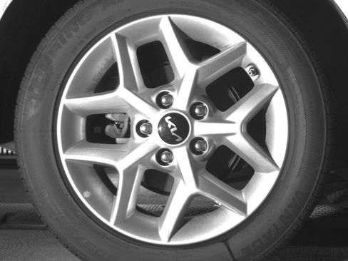 Used 2025 Kia Soul LX w/ LX Technology Package FWD image 22