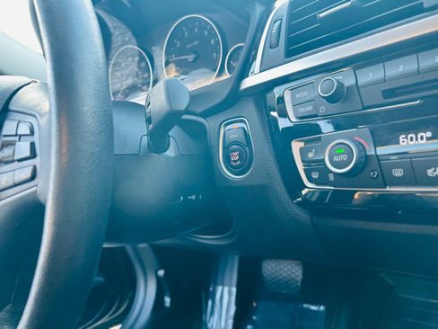 Used 2018 BMW 320i xDrive Sedan w/ Premium Package image 25