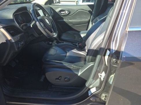 Used 2016 Jeep Cherokee Limited image 2