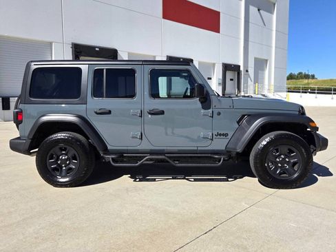 Used 2025 Jeep Wrangler Unlimited Sport AWD/4WD image 4