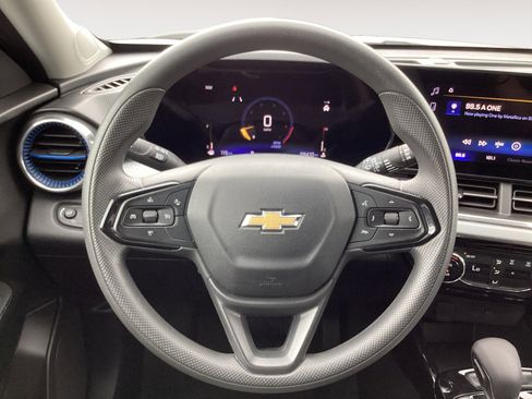 Used 2025 Chevrolet Trax LT image 15