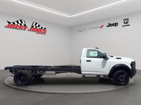 Used 2025 RAM 5500 Tradesman RWD image 9