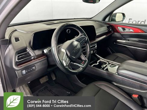 Used 2026 Chevrolet Traverse Z71 AWD/4WD image 3