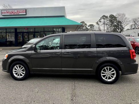 Used 2020 Dodge Grand Caravan SXT image 8
