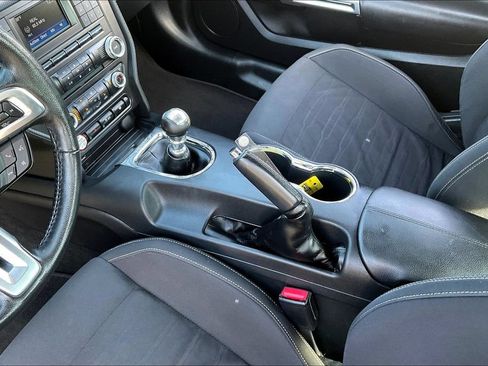 Used 2016 Ford Mustang Coupe RWD image 9