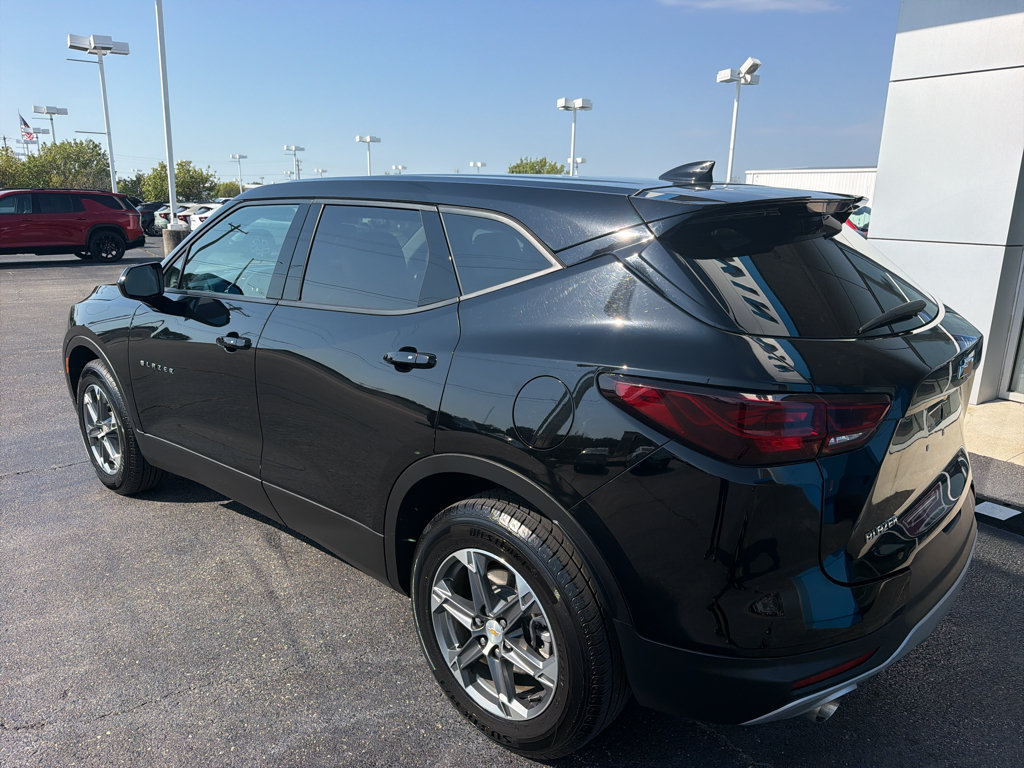 Used 2025 Chevrolet Blazer LT AWD/4WD image 7