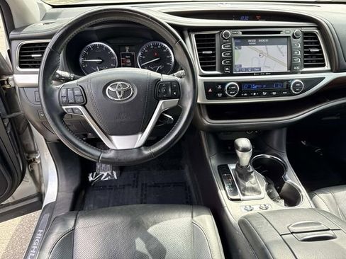 Used 2016 Toyota Highlander Limited AWD/4WD image 18