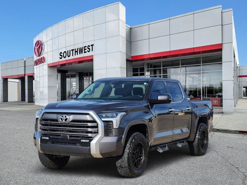 Used 2022 Toyota Tundra Limited image 2
