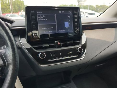 Used 2022 Toyota Corolla LE image 19