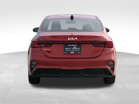Used 2023 Kia Forte LXS w/ LXS Technology Package image 5