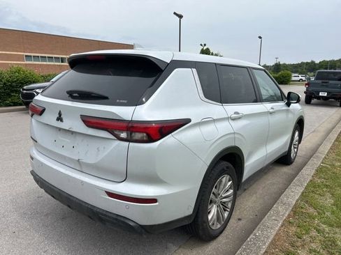 Used 2024 Mitsubishi Outlander ES AWD/4WD image 3