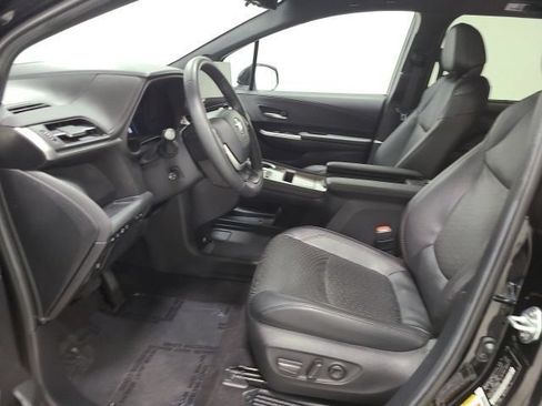 Certified 2025 Toyota Sienna Platinum AWD/4WD image 20