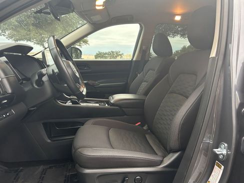 Used 2025 Nissan Pathfinder SV image 27