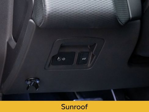 Used 2023 Land Rover Range Rover Velar R-Dynamic S image 21