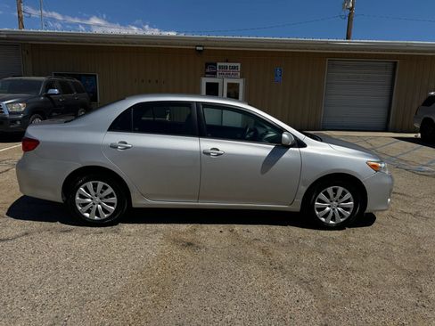 Used 2012 Toyota Corolla LE FWD image 3