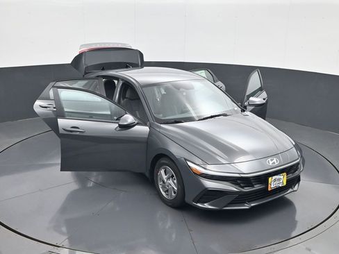 New 2026 Hyundai Elantra SE FWD image 29