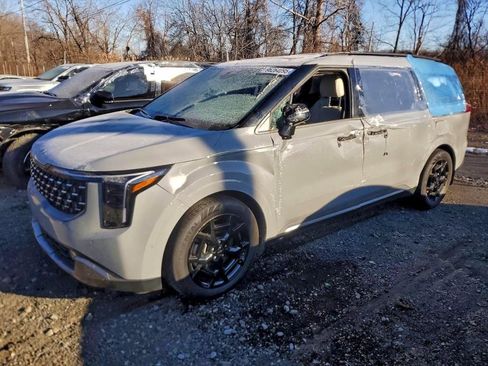 Used 2025 Kia Carnival SX Prestige image 2