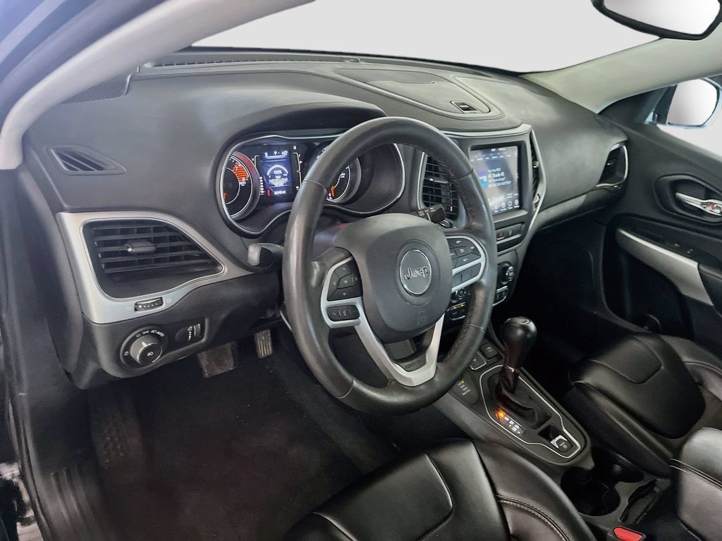 Used 2022 Jeep Cherokee Latitude AWD/4WD image 9