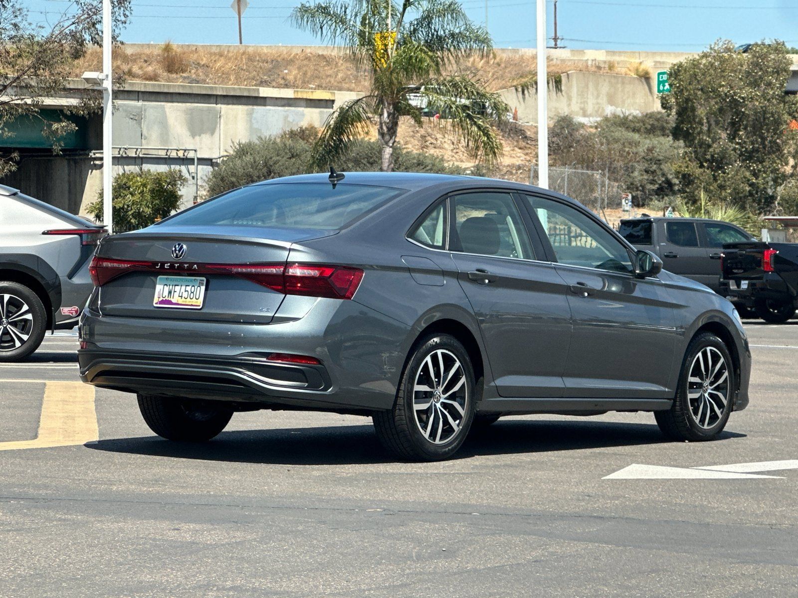Used 2025 Volkswagen Jetta SE FWD image 5