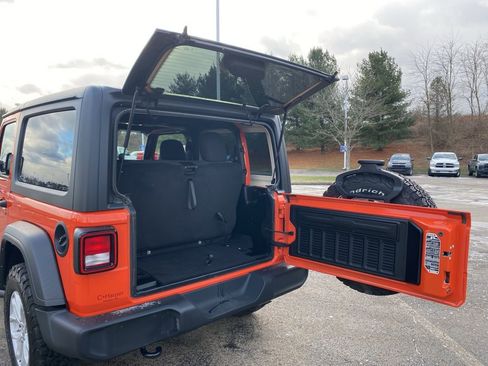 Used 2023 Jeep Wrangler Sport S image 14