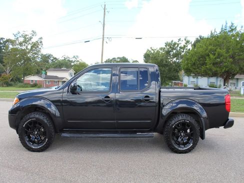 Used 2020 Nissan Frontier SV w/ Midnight Edition Floor Mats AWD/4WD image 8