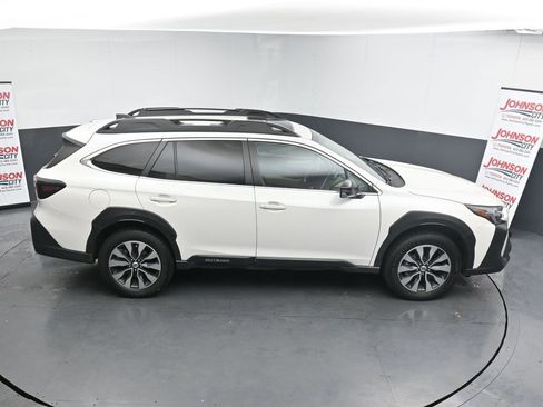 Used 2023 Subaru Outback Limited image 17