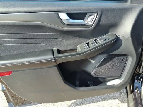 Used 2025 Ford Escape SE FWD image 13