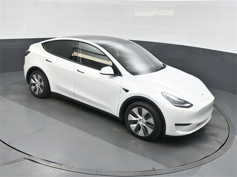 Used 2023 Tesla Model Y Long Range image 26