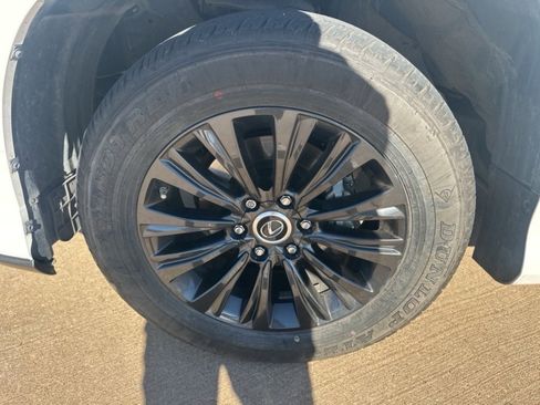 Used 2023 Lexus GX 460 Premium image 9