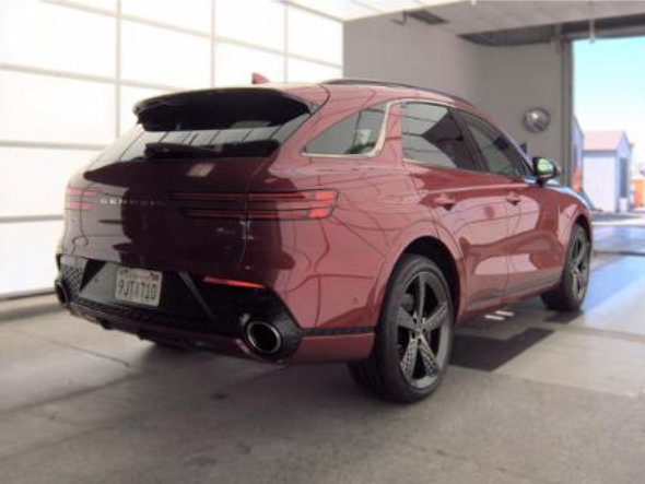 Used 2023 Genesis GV70 2.5T w/ Sport Prestige Package AWD/4WD image 2