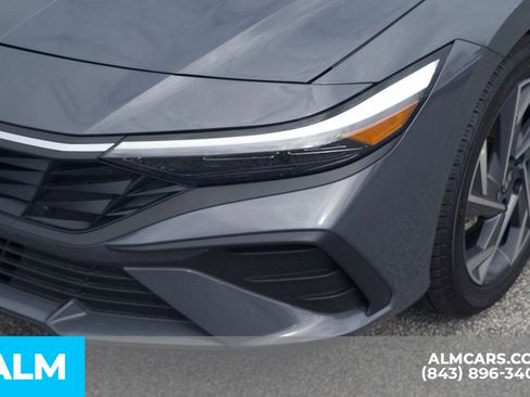 Used 2025 Hyundai Elantra Sport image 13
