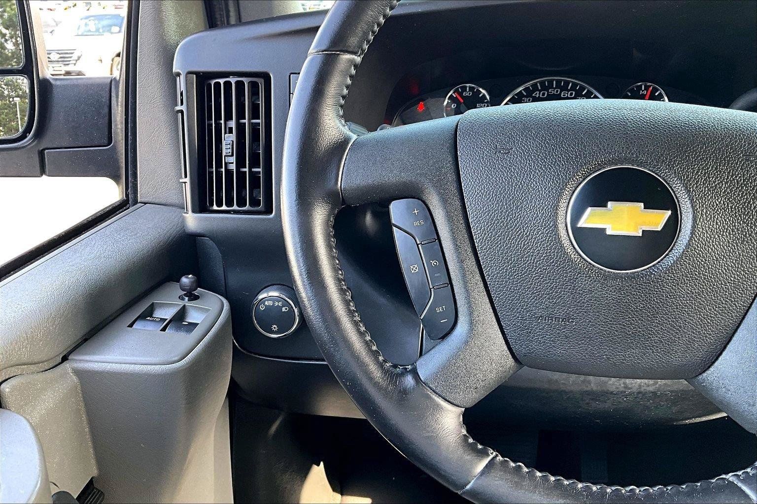Used 2021 Chevrolet Express 3500 w/ Driver Convenience Package RWD image 12