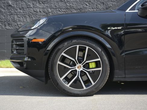Certified 2025 Porsche Cayenne S AWD/4WD image 42