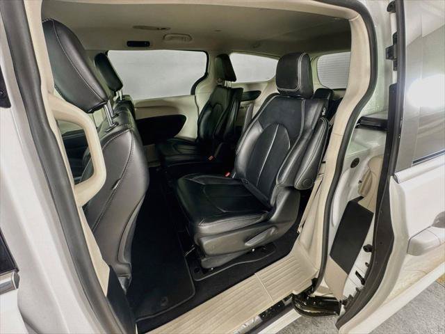 Certified 2024 Chrysler Pacifica Limited FWD image 22