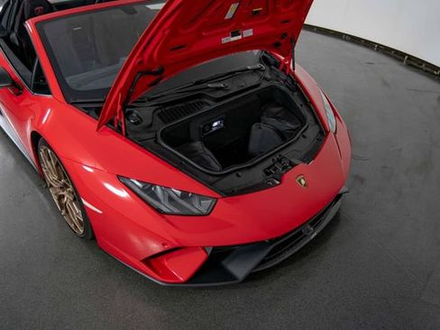 Used 2018 Lamborghini Huracan Performante AWD/4WD image 27