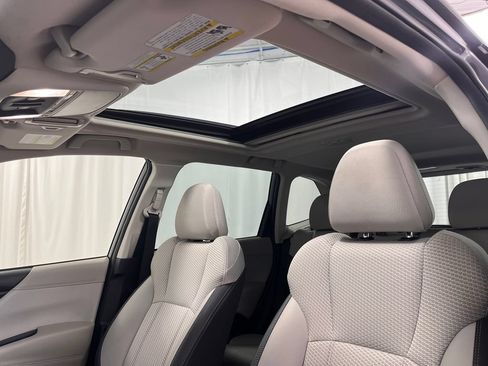 Used 2022 Subaru Forester Premium AWD/4WD image 3