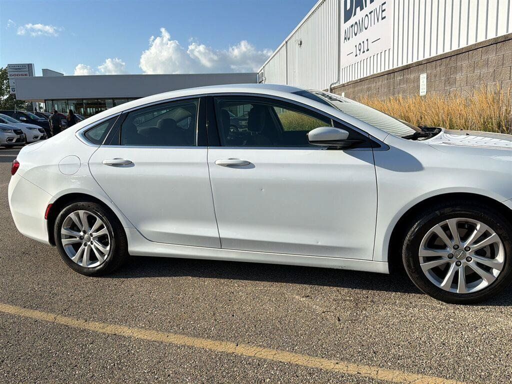 Used 2015 Chrysler 200 Limited w/ Convenience Group FWD image 4