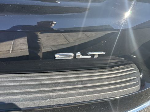 Certified 2021 GMC Yukon XL SLT w/ SLT Premium Package AWD/4WD image 10