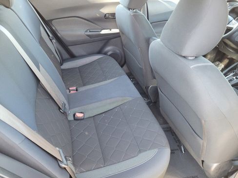 Used 2018 Nissan Kicks S image 19