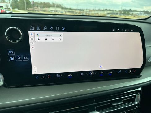 Used 2025 Chevrolet Traverse LT image 18