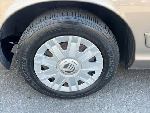 Used 2005 Mercury Grand Marquis GS image 34