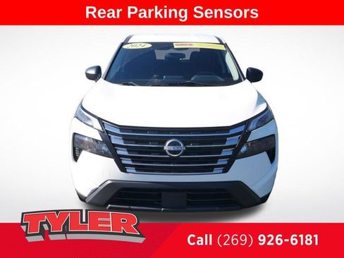 Used 2024 Nissan Rogue S FWD image 2