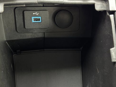 Used 2017 Ford Fusion SE w/ Fusion SE Technology Package image 27