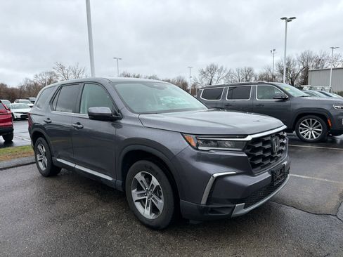 Used 2025 Honda Pilot EX-L image 7