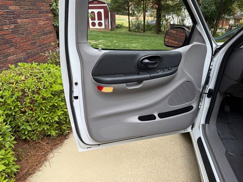 Used 1999 Ford F150 Lightning image 45