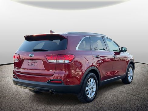 Used 2017 Kia Sorento LX w/ LX Convenience Package image 2