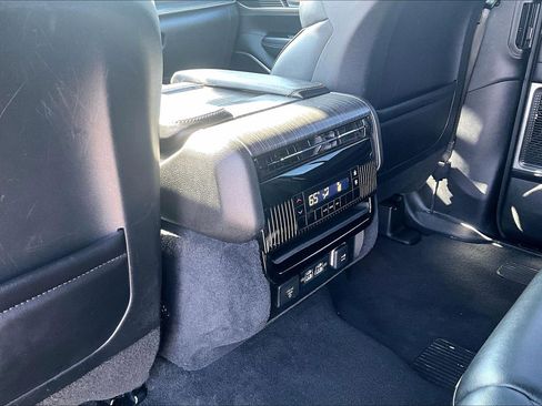 Used 2024 Jeep Wagoneer L Series II w/ Flexible Seating Group AWD/4WD image 10